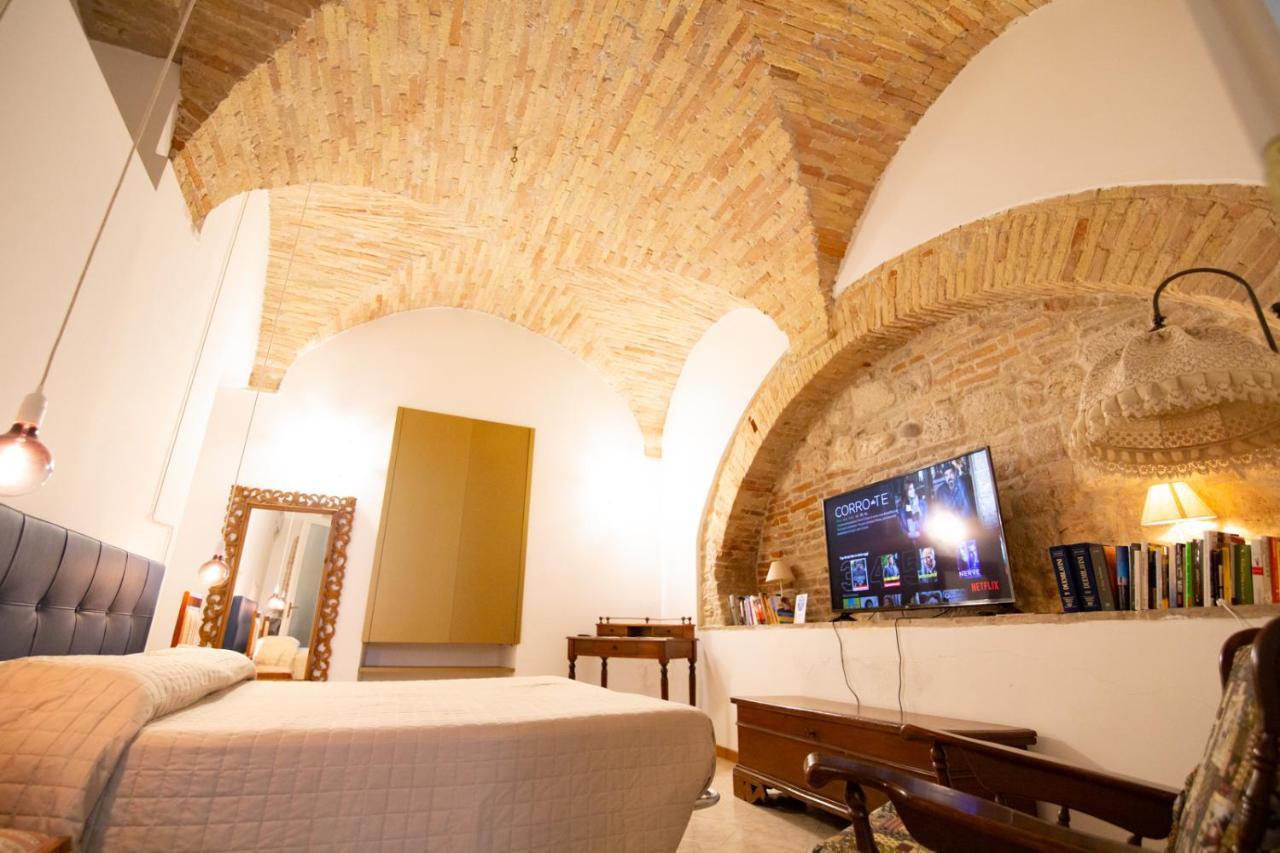 La Rua Apartment Ascoli Piceno Bagian luar foto